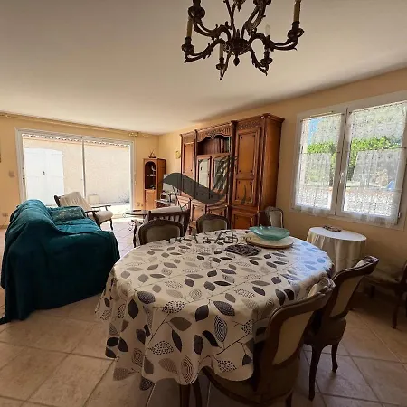 L'amandiers En Fleurs - Situee A Deux Minutes Des Plages Maison d'hôtes