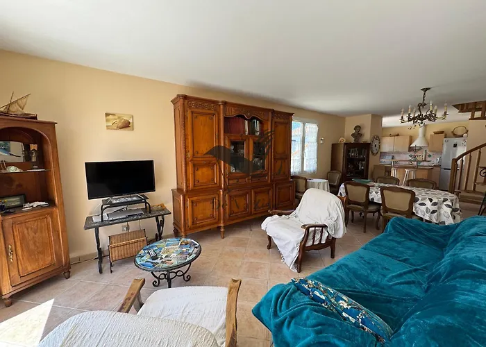 L'amandiers En Fleurs - Situee A Deux Minutes Des Plages Фура